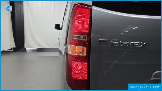 HYUNDAI STAREX VAN 5-SEATER