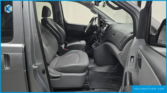 HYUNDAI STAREX VAN 5-SEATER