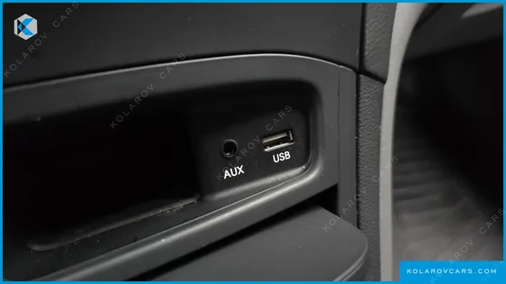 HYUNDAI STAREX VAN 5-SEATER