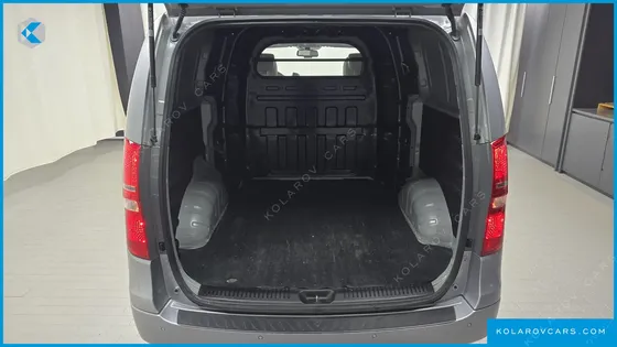 HYUNDAI STAREX VAN 5-SEATER