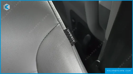 HYUNDAI STAREX VAN 5-SEATER