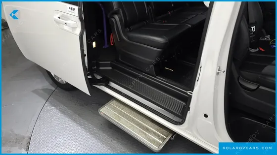 HYUNDAI STARIA DISABILITY SUPPORT CAR