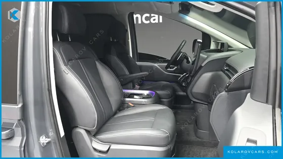 HYUNDAI STARIA LOUNGE 9-SEATER