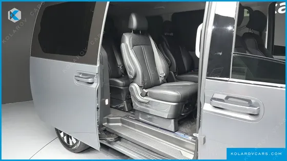 HYUNDAI STARIA LOUNGE 9-SEATER