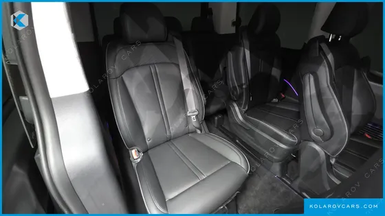 HYUNDAI STARIA LOUNGE 9-SEATER