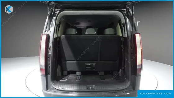 HYUNDAI STARIA LOUNGE 9-SEATER