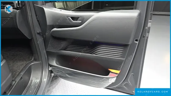 HYUNDAI STARIA LOUNGE 9-SEATER