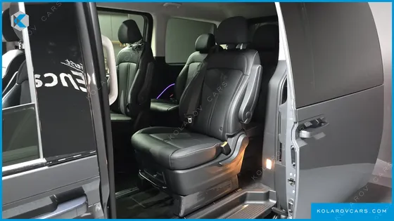 HYUNDAI STARIA LOUNGE 9-SEATER