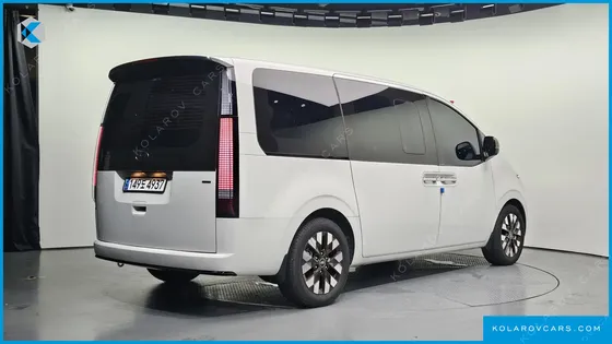 HYUNDAI STARIA 4WD LOUNGE 7-SEATER