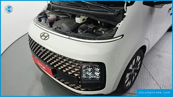 HYUNDAI STARIA 4WD LOUNGE 7-SEATER