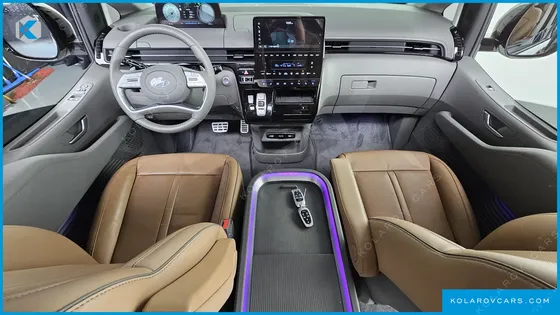 HYUNDAI STARIA 4WD LOUNGE 7-SEATER