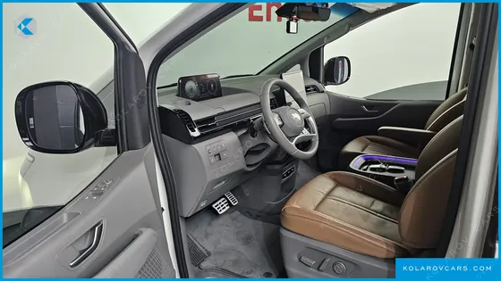 HYUNDAI STARIA 4WD LOUNGE 7-SEATER