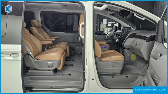 HYUNDAI STARIA 4WD LOUNGE 7-SEATER