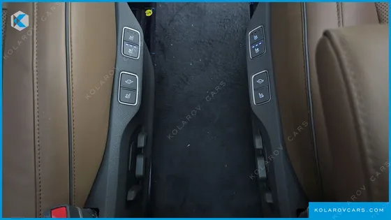 HYUNDAI STARIA 4WD LOUNGE 7-SEATER
