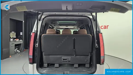 HYUNDAI STARIA 4WD LOUNGE 7-SEATER