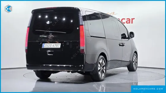 HYUNDAI STARIA LOUNGE 9-SEATER
