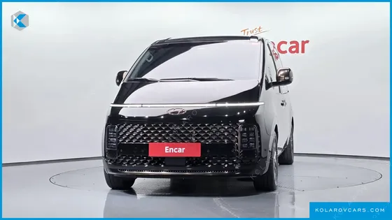 HYUNDAI STARIA LOUNGE 9-SEATER