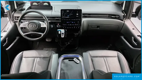 HYUNDAI STARIA LOUNGE 9-SEATER