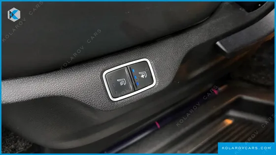 HYUNDAI STARIA LOUNGE 9-SEATER