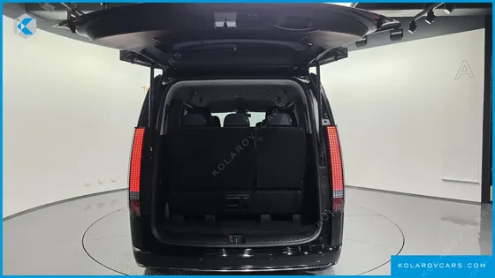 HYUNDAI STARIA LOUNGE 9-SEATER