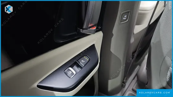 KIA CARNIVAL 9-SEATER PRESTIGE