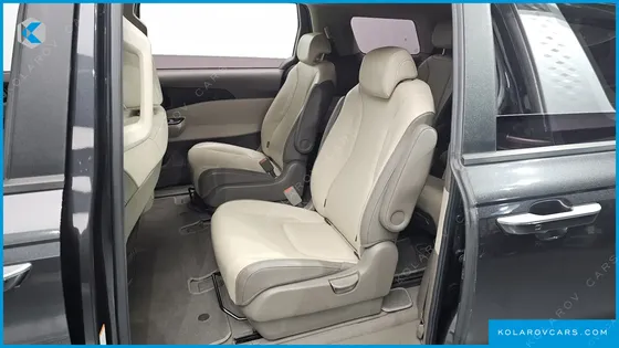 KIA CARNIVAL 9-SEATER PRESTIGE