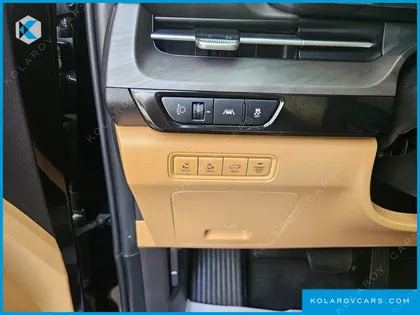 KIA CARNIVAL 9-SEATER NOBLESSE