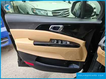 KIA CARNIVAL 9-SEATER NOBLESSE