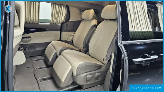 KIA CARNIVAL GASOLINE 7-SEATER HI-LIMOUSINE