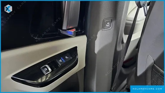 KIA CARNIVAL GASOLINE 7-SEATER HI-LIMOUSINE