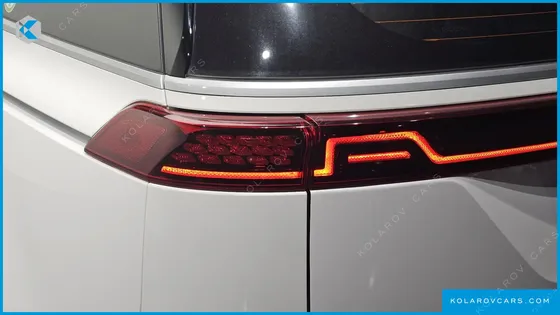 KIA CARNIVAL 9-SEATER PRESTIGE