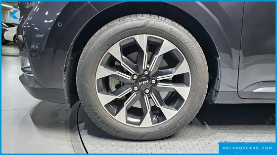 KIA CARNIVAL 9-SEATER SIGNATURE