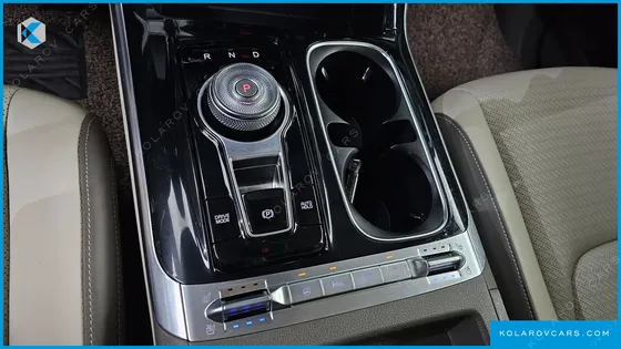 KIA CARNIVAL 7-SEATER HI-LIMOUSINE