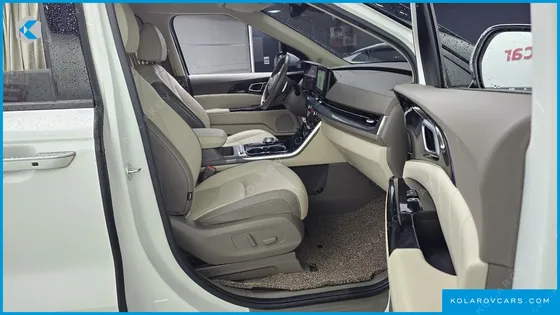 KIA CARNIVAL 7-SEATER HI-LIMOUSINE
