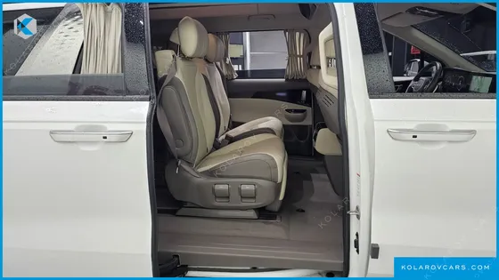 KIA CARNIVAL 7-SEATER HI-LIMOUSINE