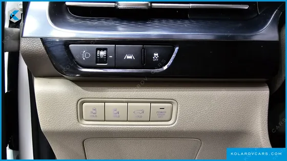 KIA CARNIVAL 7-SEATER HI-LIMOUSINE