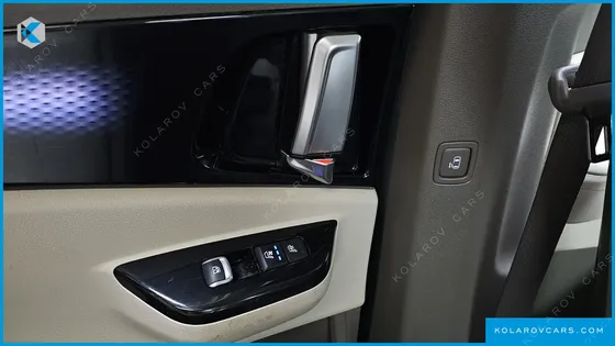 KIA CARNIVAL 7-SEATER HI-LIMOUSINE