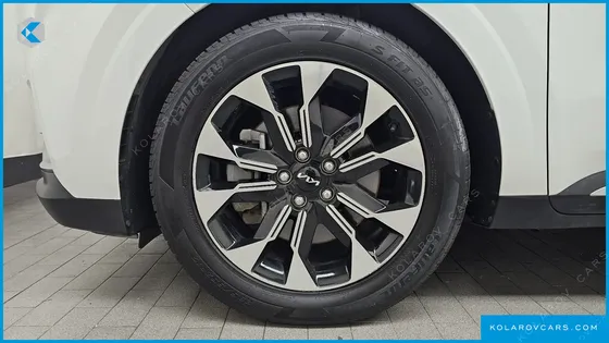 KIA CARNIVAL GASOLINE 9-SEATER NOBLESSE