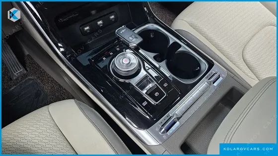 KIA CARNIVAL GASOLINE 9-SEATER NOBLESSE