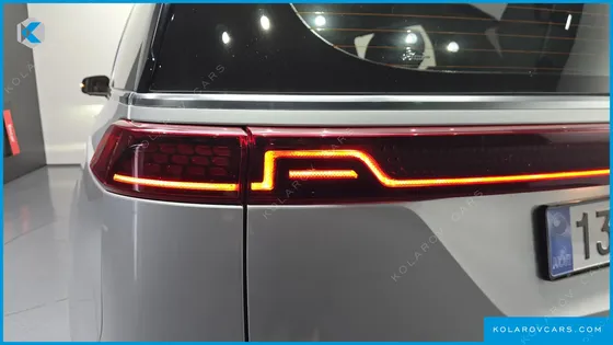 KIA CARNIVAL 7-SEATER SIGNATURE