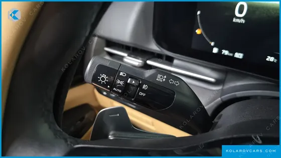 KIA CARNIVAL 7-SEATER SIGNATURE