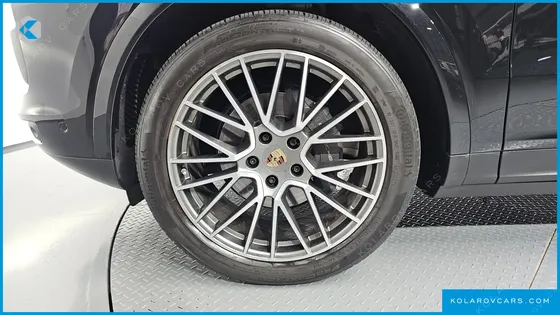 PORSCHE CAYENNE 3.0 PLATINUM EDITION