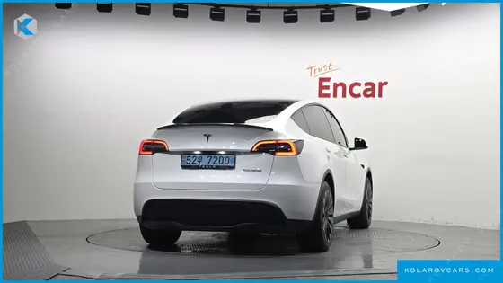 TESLA MODEL Y STANDARD RANGE RWD