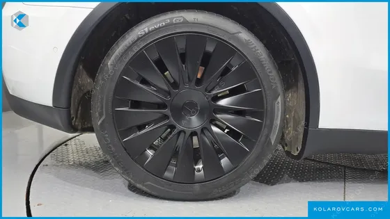 TESLA MODEL Y STANDARD RANGE RWD