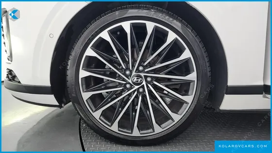 HYUNDAI GRANDEUR CALLIGRAPHY
