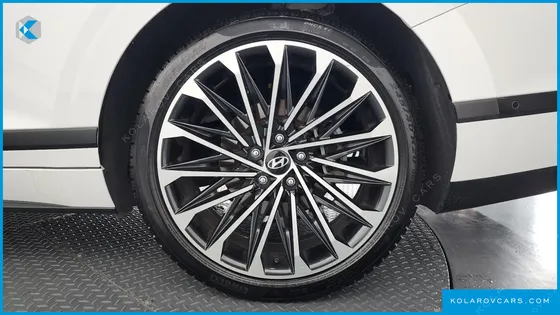 HYUNDAI GRANDEUR CALLIGRAPHY