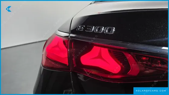 MERCEDES E-CLASS E300 4MATIC AMG LINE
