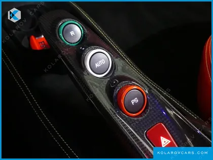 FERRARI F8 3.9 V8