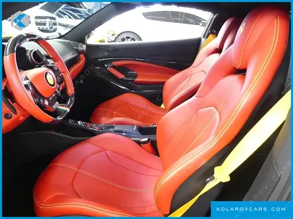 FERRARI F8 3.9 V8
