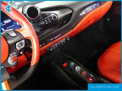 FERRARI F8 3.9 V8